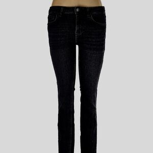 Zara Black Skinny Jeans Modern Silhouette size 8